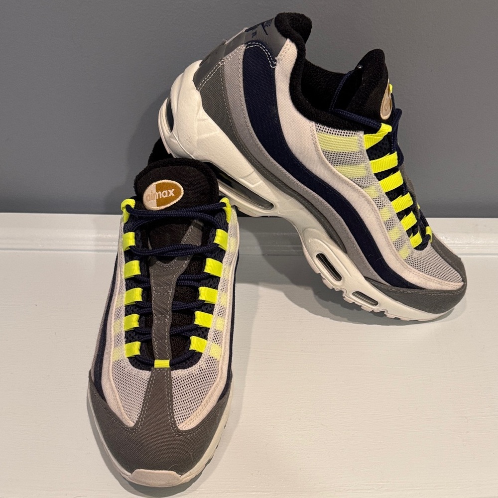 Nike Men's Sneakers in Gray and Neon Yellow